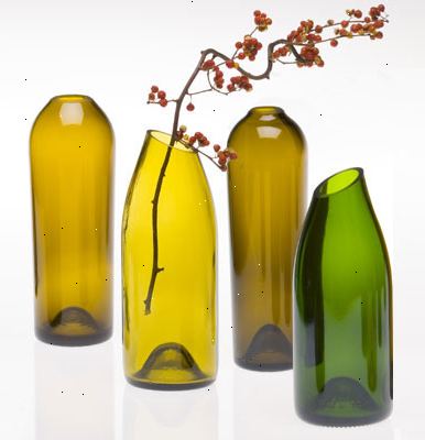 Hoe je wijnflessen recyclen. Maak de traditionele, inspirerende wijnfles kaars.