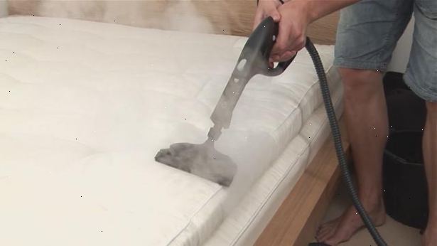 Hoe maak je een matras reinigen. Probeer het gebruik van een bekleding reiniger.