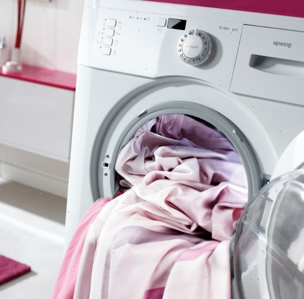 Hoe maak je een deken wassen. Machine wassen voor een beperkte periode, meestal een tot vijf minuten wordt gesuggereerd.