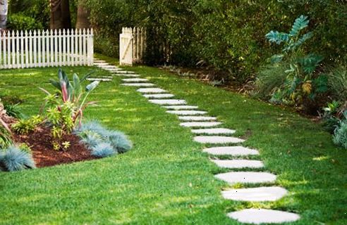 Hoe maak je een kleine tuin pad te bouwen. Berekenen hoeveel vierkante meter het pad zal zijn.