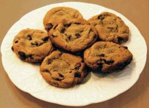 Hoe te chocolate chip cookies te maken. In een middelgrote kom bloem, zout en bakpoeder.