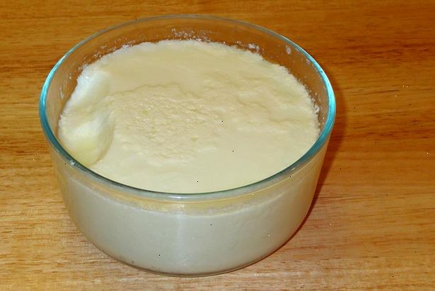 Hoe maak je yoghurt te maken. Verwarm de melk tot 185 º F (85 º C).