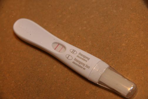 Hoe maak je een positieve zwangerschapstest maken. Koop een zwangerschapstest.