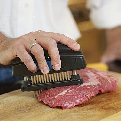 Hoe te rundvlees mals. Trim het vet uit je snijden.