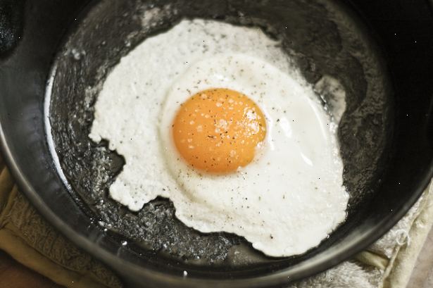 Hoe je een ei bakken. Zet een pan op een nog brander en beginnen met een brander temperatuur net onder matig vuur.