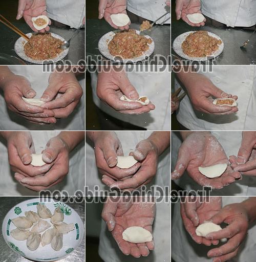 Hoe te dumplings maken. Meet de bakken mix door scheppen de bakken mix in een maatbeker.