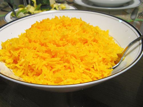Hoe je gele rijst koken. Verzamel de ingrediënten (het is nuttig om eerst te meten).