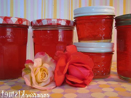 Hoe maak rozenblaadjes jam. Selecteer elke kleur rose petalsor gebruiken diverse kleuren.