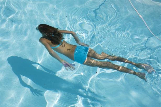 Hoe goed onderhouden zwembad waterchemie. Bepalen wat voor soort chloor je moet gebruiken.