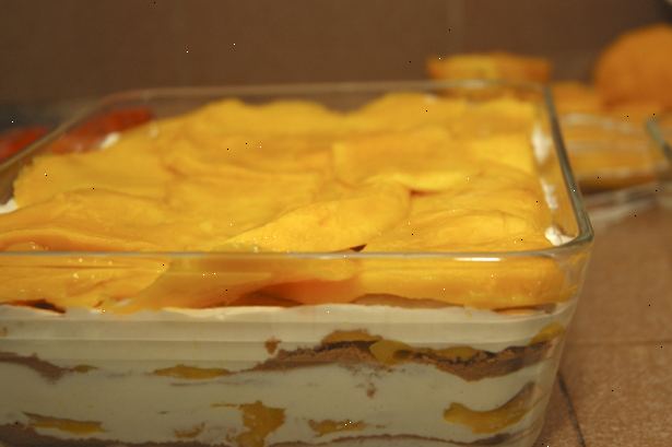 Hoe maak je een mango float maken. combineren de room en gecondenseerde melk.