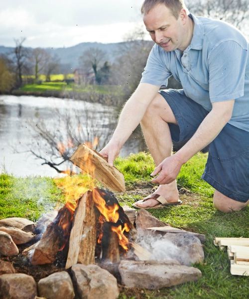 Hoe te ontdoen van verbrand hout en as veilig. Verzamel uw leveringen.