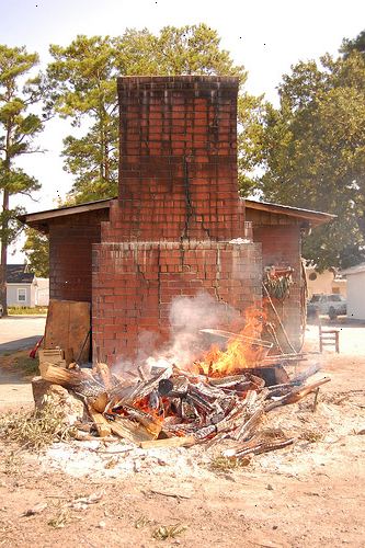 Hoe maak je een tijdelijke stenen barbecue bouwen. Plan van de positie en de grootte van uw cirkelvormige steen vuurkorf grill.