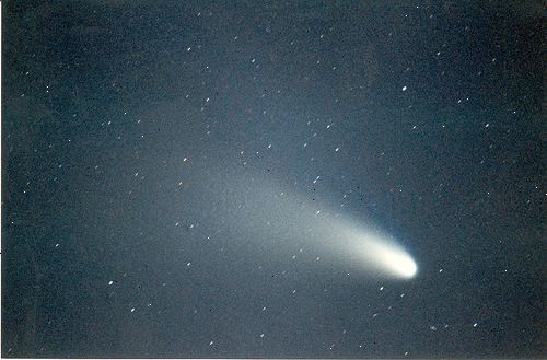 Hoe maak je een super komeet raken aarde overleven. Luister naar de media.