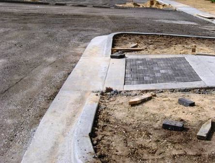 Hoe te tactiele straatstenen installeren. Kies een merk, type en grootte van de betonmolen die geschikt zijn voor uw toepassing.