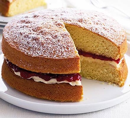 Hoe maak je een victoria sponge cake maken. Helder en schoon uw werkblad voordat u begint!