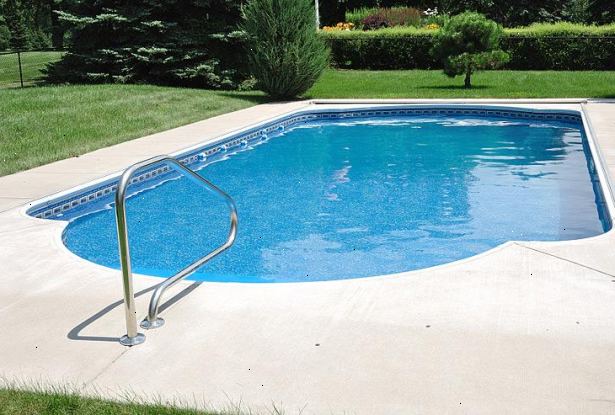 Hoe te drastisch verminderen van de kosten om uw zwembad te verwarmen. Energie te besparen door het gebruik van een zwembad solar afdekking.